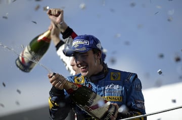 El bicampe車n espa?ol gan車 33 grandes premios de F車rmula con Renault, Ferrari y McLaren adem芍s de los dos t赤tulos (2005 y 2006) que consigui車 junto a la escuder赤a francesa y frente a Michael Schimacher. Se retir車 con 97 podios, el 迆ltimo en Hungr赤a 2014, pero cuando regrese en 2021 con Renault puede elevar esa cifra.