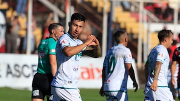 Futbol, Rangers vs Santiago Wanderers
Octava fecha, campeonato de ascenso 2025
El jugador De Santiago Wanderers Ethan Espinoza, izquierda derecha centro, celebra su gol contra Rangers durante el partido de Ascenso disputado en el estadio Tucapel Bustamante en Linares, Chile.
26/04/2025
Jose Robles/Photosport
Futbol, Rangers vs Santiago Wanderers
Octava fecha, campeonato de ascenso 2025
Santiago Wanderers’s player Ethan Espinoza, left right center, celebrates after scoring against Rangers during match at the stadium Tucapel Bustamante en Linares, Chile.
26/04/2025
Jose Robles/Photosport