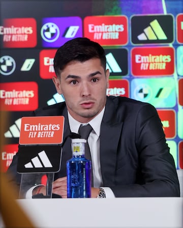 "Han sido tres temporadas con el Milan con una exigencia bastante alta. Hemos devuelto la ilusi¨®n al Milan. Cuando vine la otra vez era un ni?o, ahora tengo m¨¢s minutos jugados, m¨¢s partidos, en Champions... Eso te hace ser m¨¢s maduro".