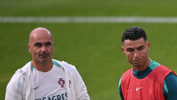 Portugal�s forward Cristiano Ronaldo (R) is pictured with Portugal�s coach Roberto Martinez (L) during a training session at Cidade do Futebol training camp in Oeiras, outskirts of Lisbon, on June 7, 2024 on the eve of the International friendly match against Croatia ahead of the UEFA Euro 2024 football tournament in Germany. (Photo by PATRICIA DE MELO MOREIRA / AFP)