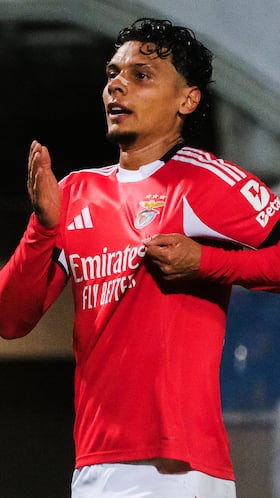 Rio Maior (Portugal), 06/04/2026.- Benfica's Richard Rios celebrates after scoring a goal against Casa Pia during the Portuguese First League soccer match between Casa Pia and Benfica in Rio Maior, Portugal, 06 April 2026. EFE/EPA/CARLOS BARROSO