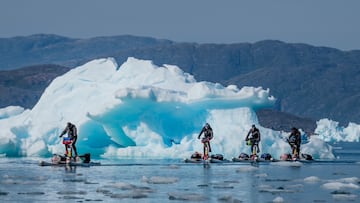 Miguel Ángel Tobías, Albert Bosch, David Espallargas y Pepe Ivars con bicis náuticas en el Ártico.