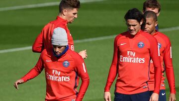 Neymar apologises to PSG dressing room over Cavani spat