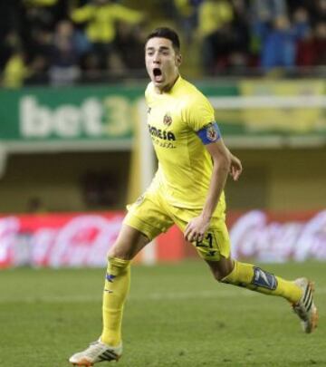 El centrocampista del Villarreal Bruno Soriano celebra el gol marcado a la Real Sociedad. 1-0.