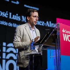 Martínez-Almeida se pronuncia sobre la nueva camiseta del Atlético: “Entiendo las razones del club, pero...”