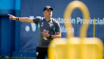 Sergio Pellicer, dando instrucciones en un entrenamiento.