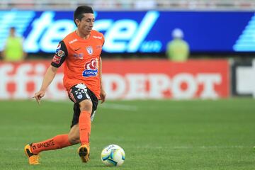 Mundialista mexicano, campeón de la liga portuguesa y capitán del Porto FC. 'HH' es uno de los mejores futbolistas mexicanos del momento y sin duda es extrañado en Pachuca.