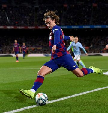 Visti¨® la camiseta rojiblanca durante cinco temporadas desde 2014 hasta 2019 y ha vuelta en la actual temporada. Jug¨® con el Barcelona desde julio de 2019 hasta el mercado de verano de 2021.