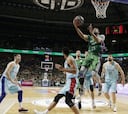 El Unicaja derrota al Barça por cuarta vez con polémica final