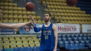 Claver, durante un entrenamiento con el Khimki.