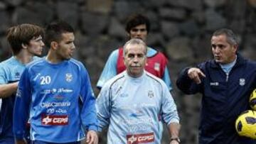 <b>TRABAJO. </b>Tapia dirigió ayer su primera sesión en el Tenerife.