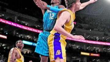 <b>DUELO SERVIDO. </b>Howard y Gasol, en un partido de esta campaña.