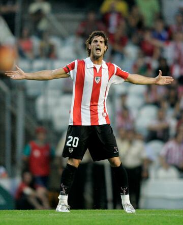 Milit車 en las filas del Athletic Club en dos estapas: desde 1998 hasta 2003, y entre el 2007 y el 2012. Jug車 cedido en el Osasuna la temporada 2000-01.