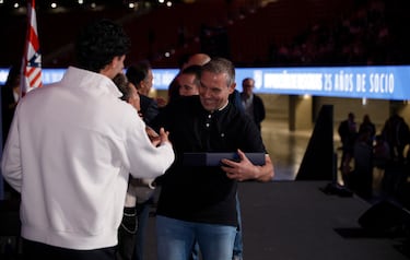 Homenaje del Atleti a los abonados del ‘infierno’