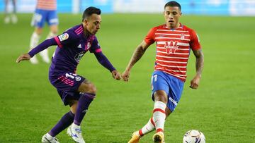 Mach&iacute;s y Orellana durante el partido.