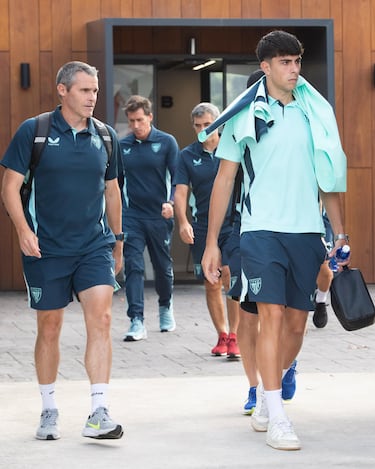 El título mundial le puso en el escaparate y el Athletic lo fichó de Osasuna. Toda una institución en La Catedral donde pasó más de diez años. Luego tuvo experiencias exóticas en el Olympiacos y Rubin Kazan. Fue cuatro veces internacional. Ayudó, hace unos años, a Leo Franco en su etapa como entrenador del Huesca. Desde verano de 2025 es parte del cuerpo técnico de Ernesto Valverde en el Athletic Club.