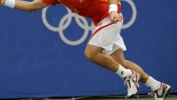 <b>SIN OPCIONES.</b>David Ferrer y Nicolás ALmagro han caído eliminados del torneo de dobles tras no poder vencer a la apreja sueca formada por Thomas Johansson y Simon Aspellin.