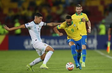 Soccer Football - South American Olympic Qualifiers - Alfonso Lopez Stadium, Bucaramanga, Colombia - Argentina v Brazil- February 9, 2020 Brazil's Matheus Cunha in action with Argentina's Nehuen Perez