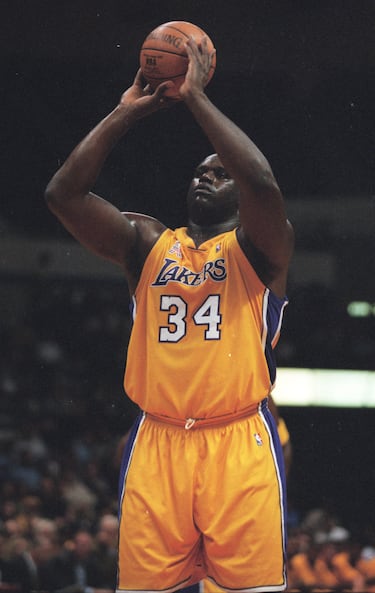 En la temporada 2000-01, Shaq enlazó once tiros libres sin anotar ni uno solo en el mismo partido (8 de diciembre, con los Lakers y contra los Sonics). Hay que recordar que dijo que sus problemas desde la línea de personal eran “la forma que tenía Dios de recordarle que nadie es perfecto”. Acabó, eso sí, con 26 puntos, 17 rebotes y 5 asistencias.