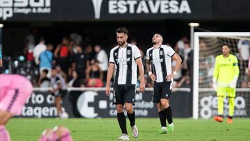 Luis Muñoz y Toni Datkovic se lamentan tras la primera derrota del curso.