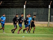 Gonzalo Espinoza y Yonathan Andía le dan un giro a sus carreras: sorpresa en el mercado