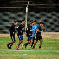 Gonzalo Espinoza y Yonathan Andía le dan un giro a sus carreras: sorpresa en el mercado