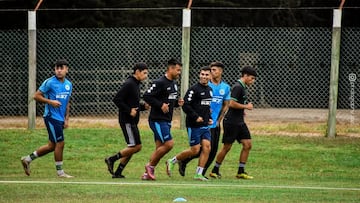 Gonzalo Espinoza y Yonathan Andía le dan un giro a sus carreras: sorpresa en el mercado