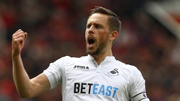 Sigurdsson celebra su gol ante el Manchester United