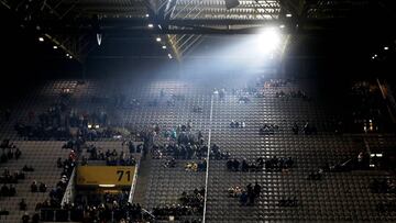 Vista de una grada durante el partido de la Bundesliga alemania disputado entre el Borussia Dortmund y el Augsburgo, en Dortmund.