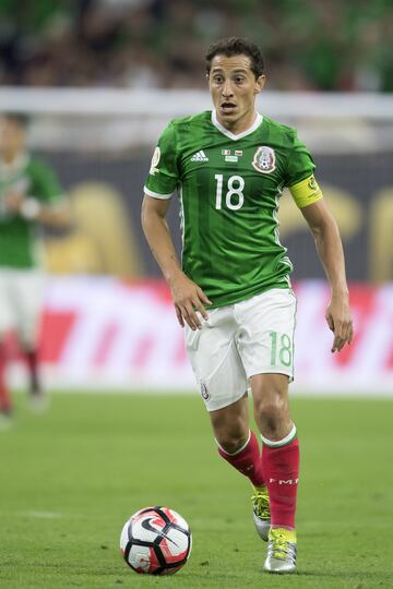 El capitán de la Selección Mexicana es el hombre de experiencia en el medio campo de Osorio. 