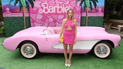 Margot Robbie atiende a la prensa en el photocall de Barbie celebrada en el Hotel Four Seasons de Los Ángeles.