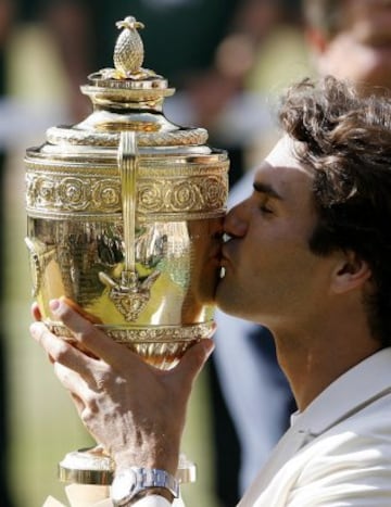 Se enfrentaron el 9 de julio de 2006 un mes después de la final de Roland Garros y en esta ocasión Federer ganó a Nadal por 6-0, 7-6 (5), 6-7 (2) y 6-3