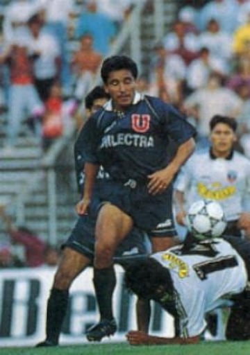 Palmarés con la UC: Copa Chile 1983, Copa República 1983, Primera División de Chile 1984,  Primera División de Chile 1987.
En la U ganó los títulos históricos de la Primera División 1994 y 1995.