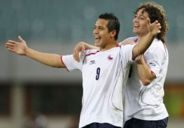El 7 de septiembre de 2007 marcó su primer gol con la selección chilena adulta. Fue en un amistoso ante Suiza.
