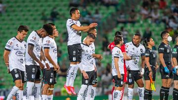 Jugadores de Gallos antes del Repechaje contra Santos