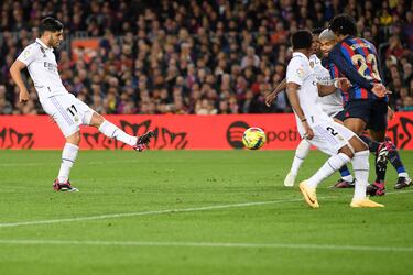 El VAR anula por fuera de juego en tanto de Marco Asensio que anota en el minuto 81.