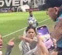 ¡Se acabó la paciencia! Neymar se encara con aficionado de Santos