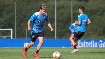 David Mella, en un entrenamiento del Deportivo.