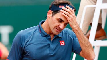 Tennis - ATP 250 - Geneva Open - Tennis Club de Geneve, Geneva, Switzerland - May 18, 2021 Switzerland's Roger Federer reacts during his round of 16 match against Spain's Pablo Andujar REUTERS/Denis Balibouse
