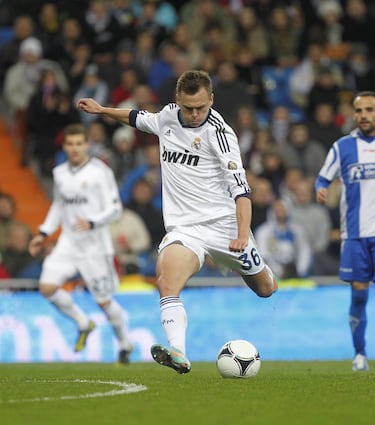 Militó en el Real Madrid dos temporadas diferentes: la 2012-13 y la 2015-16.