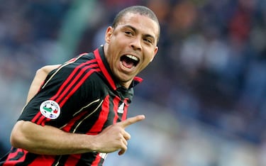 Temporadas en el FC Inter: 1997-2002 | Temporadas en el AC Milan: 2006-08