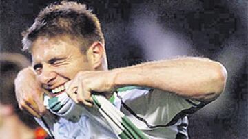 <b>INCRÉDULO. </b>Joaquín, que será el referente del Betis, no cree que Lopera venda el club.