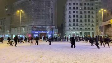 Batalla campal en Gran V¨ªa con la nieve: intervino la Polic¨ªa