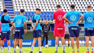 Óscar Cano, con la plantilla del Tenerife.