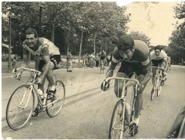 Felice Gimondi ataca en esta foto de 1968 a Eddy Merckx, líder. Dos poseedores de la Triple Corona que triunfaron en la Volta. El belga, en 1968. El italiano, en 1972.