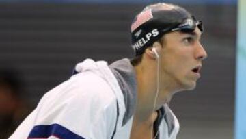 <b>EL ORO ENTRE CEJA Y CEJA. </b>Phelps se muestra concentrado antes de participar en los 200 estilos.