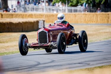 El Alfa Romeo P3 (Tipo B) es un coche de carreras que se produjo entre 1932 y 1936. Fue diseñado por Vittorio Jano y compitió en la categoría de Gran Premio. 
