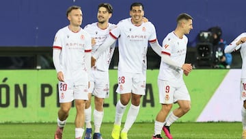 Thiago Ojeda celebra con sus compañeros el segundo gol de la Cultural ante el Eibar.