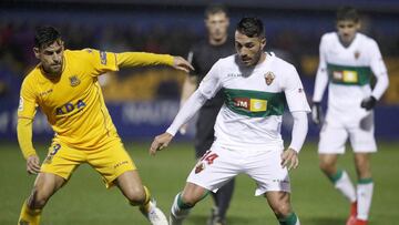 El Alcorcón se impuso al Elche y es líder de Segunda.