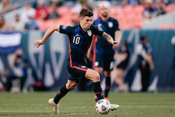 Jun 3, 2021; Denver, Colorado, USA; United States forward Christian Pulisic (10) controls the ball in the first half against Honduras during the semifinals of the 2021 CONCACAF Nations League soccer series at Empower Field at Mile High. Mandatory Credit: 